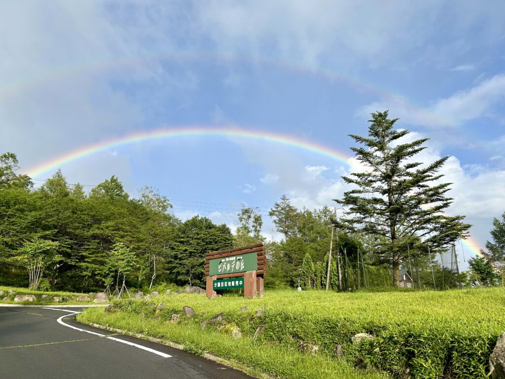 信州諏訪霧ヶ峰高原別荘地　霧ヶ峰　ビバルデの丘　長野県諏訪市　ビーナスライン　別荘　山　森　森林　自然　富士山　八ヶ岳　南アルプス　中央アルプス　眺望　植物　山野草　草花　山の花　アウトドア　諏訪湖　花火　諏訪湖祭湖上花火大会2024　虹　複虹　二重虹