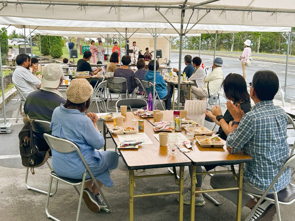 信州諏訪霧ヶ峰高原別荘地　霧ヶ峰　ビバルデの丘　長野県諏訪市　ビーナスライン　別荘　山　森　森林　自然　富士山　八ヶ岳　南アルプス　中央アルプス　眺望　植物　山野草　草花　山の花　アウトドア　防災　救急救命　民謡