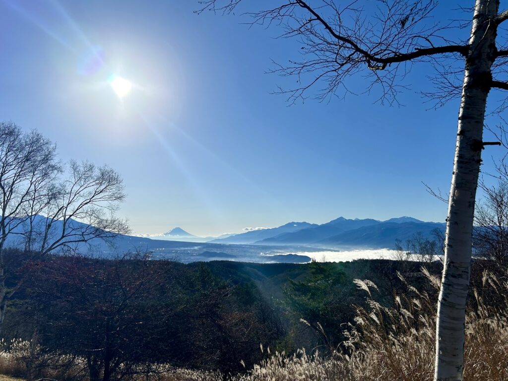 信州諏訪霧ヶ峰高原別荘地　霧ヶ峰　ビバルデの丘　長野県諏訪市　ビーナスライン　別荘　山　森　森林　自然　富士山　八ヶ岳　南アルプス　中央アルプス　眺望　アウトドア　雲海　イルミネーション