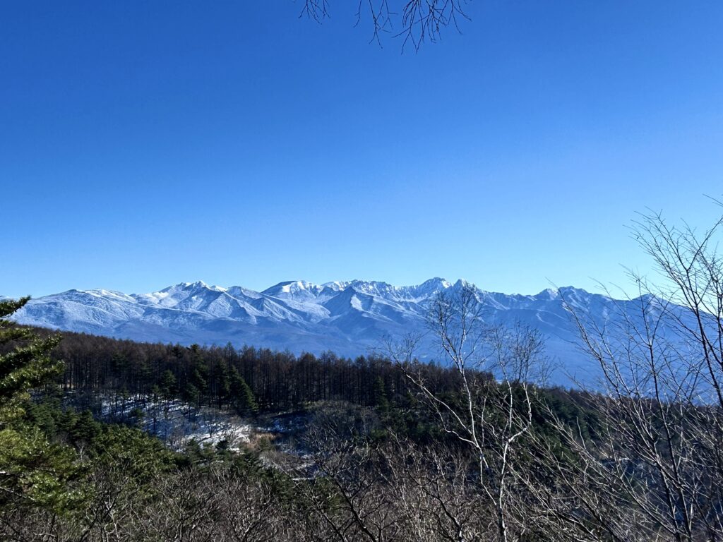 信州諏訪霧ヶ峰高原別荘地　霧ヶ峰　ビバルデの丘　長野県諏訪市　ビーナスライン　別荘　山　森　森林　自然　富士山　八ヶ岳　南アルプス　中央アルプス　眺望　アウトドア　八ヶ岳ブルー　雪　絶景　ダイヤモンドダスト　スノーダスト　雪の結晶　シダ状六花